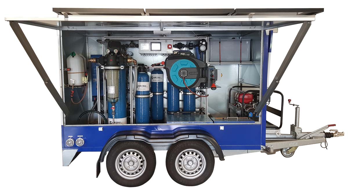 Water trailer for mobile water treatment